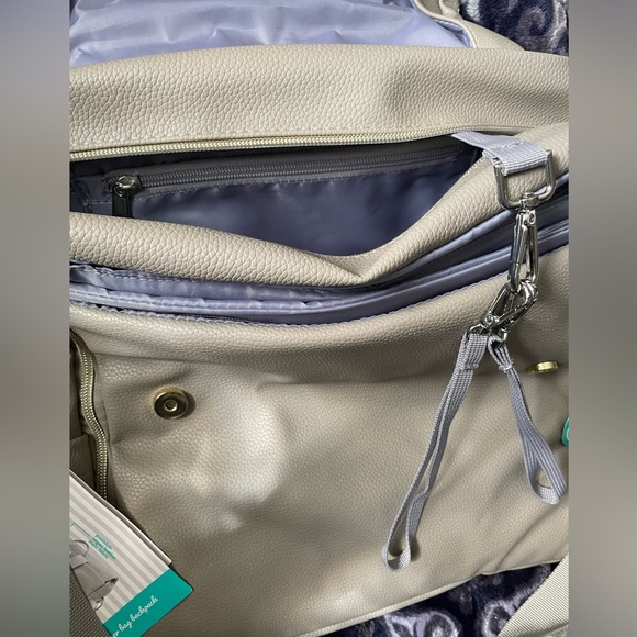 New Diaper Bag w/ changing pad - Picture 3 of 7